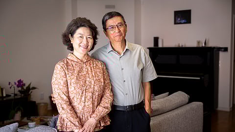 Jasmine Xiao Li e Taokun Tu na vivenda onde passam parte do ano, em Cascais. 