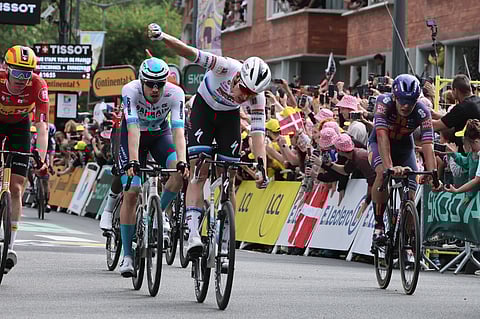 Belga Tim Merlier vence ao sprint terceira etapa do Tour marcada por várias quedas