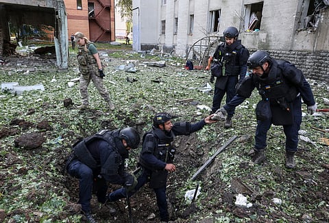 Em Kharkiv, pelo menos 27 pessoas ficaram feridas, entre as quais três crianças, num ataque de drone russo durante a noite de sábado.
