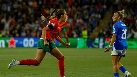 Diana Gomes festeja o golo que valeu o empate à seleção nacional.