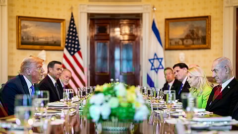 O presidente dos EUA e o primeiro-ministro à mesa do jantar, na Casa Branca. 