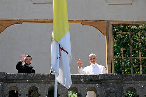 Zelensky foi recebido por Leão XIV em Castel Gandolfo.