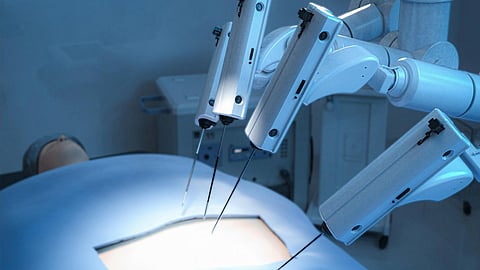 Robô realiza a primeira cirurgia realista sem ajuda humana 