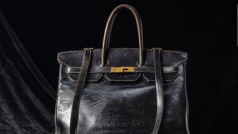 A bolsa Birkin de couro preto que pertenceu à atriz e cantora.