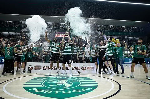 A equipa sénior de andebol do Sporting dominou a temporada em Portugal.