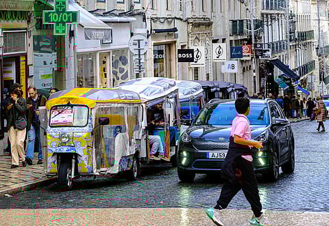O crescimento do turismo está a dinamizar o comércio de rua.
