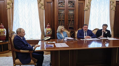 Putin reuniu-se na terça-feira com três ministros no palácio do Kremlin.