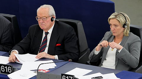 Jean-Marie e Marine Le Pen no plenário do Parlamento Europeu em 2010.