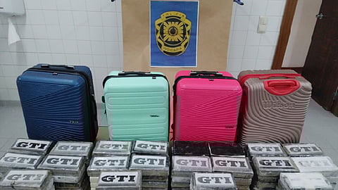PJ apanha 100 quilos de droga em quatro malas de viagem no aeroporto do Porto. Há quatro detidos