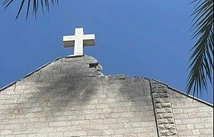 Os danos na Igreja da Sagrada Família.