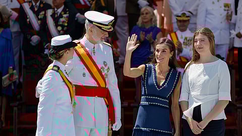 Infanta Sofia (à direita) com os pais e a irmã mais velha, a herdeira Leonor. 