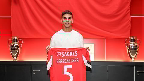 Enzo Barrenechea vai envergar a camisola número 5 do Benfica.