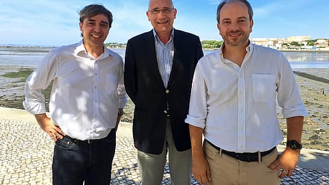 Antigo primeiro-ministro percorreu ruas do Seixal com os candidatos autárquicos da AD.