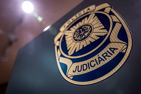 Os agentes iniciaram "de imediato uma investigação que permitiu recolher elementos probatórios, bem como localizar e deter o suspeito".