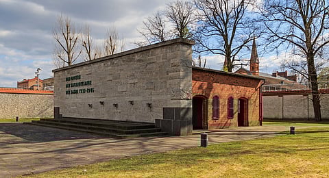 Um dos principais eventos teve lugar no memorial de Ploetzensee, junto a uma prisão onde os nazis assassinaram pelo menos 2.800 pessoas, incluindo muitos opositores.