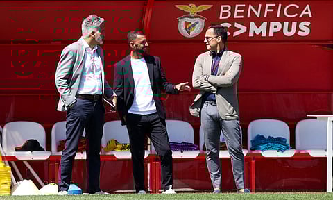 Simão Sabrosa (ao meio) com Gonçalo Guimarães (à esquerda na foto) e Mário Branco (direita)