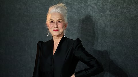  Helen Mirren na premiere de MobLand, ou o esplendor dos 79.