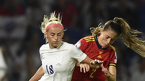 Quando a campeã mundial e a campeã europeia se encontram, ganha o futebol feminino