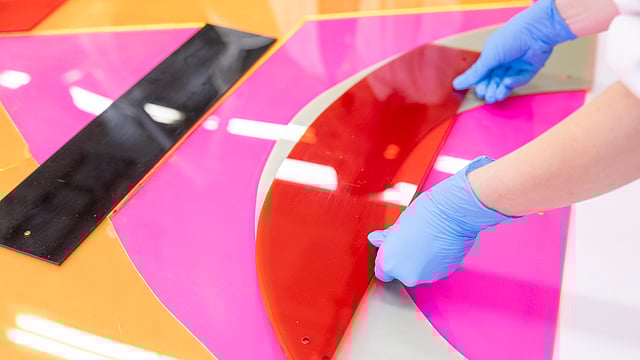 Placas da obra 'Café Kafka' (1971) de João Vieira, já limpas.