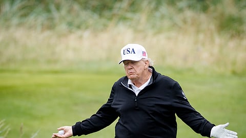 Trump interrompeu partida de golfe para falar aos meios de comunicação. Mais tarde, reuniu-se com Ursula von der Leyen.
