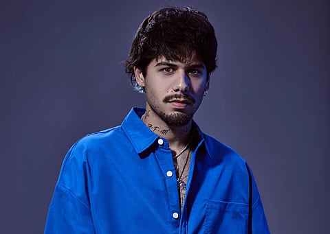 Com mais de 3,4 bilhões de visualizações no YouTube e mais de 7 milhões de ouvintes mensais no Spotify, Zé Felipe vem colecionando números expressivos na música brasileira.