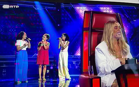 Cadeiras viraram na primeira apresentação.