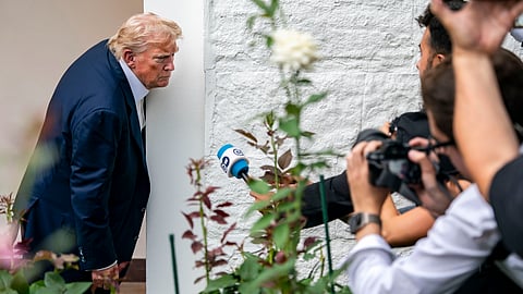 Donald Trump à entrada da Casa Branca.