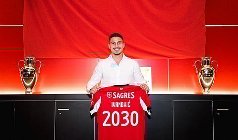 Ivanovic oficializado no Benfica