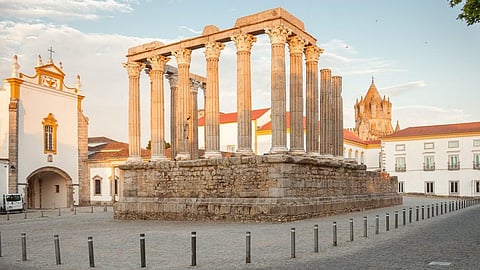Évora torna-se esta sexta-feira o primeiro município alentejano a cobrar taxa turística municipal