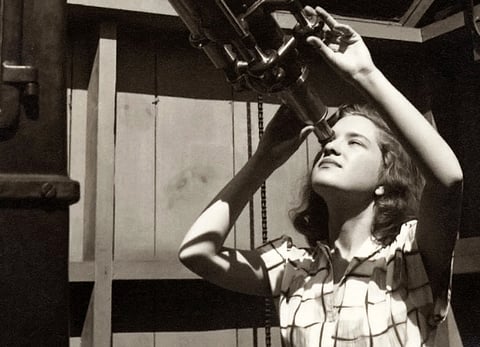 O telescópio que está a mudar a perceção humana do espaço foi batizado com o nome da astrónoma norte-americana Vera Rubin, que defendia a ciência como a melhor explicação do nosso papel no universo.

 