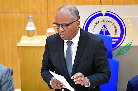 O governante reconhece que o exercício de funções públicas implica maior exposição à crítica, mas rejeita a aceitação de acusações que considera infundadas e ofensivas.