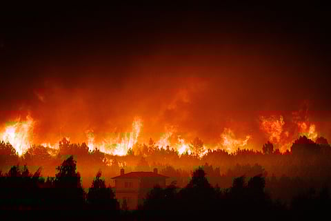 A7 cortada em Fafe. Proteção Civil prevê dar hoje fogos de Vila Real e Celorico de Basto como dominados