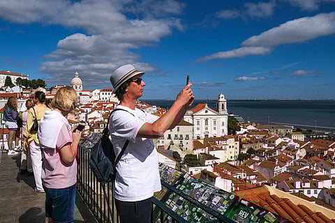 Emprego ligado ao turismo e à segurança leva a novo recorde nacional