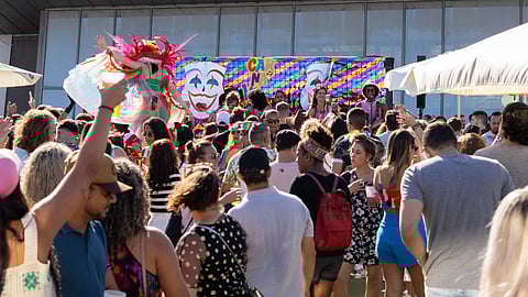 Participantes são incentivados a usar fantasias - um concurso vai eleger a melhor.