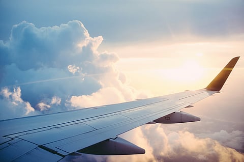 Uma das primeiras atitudes dos criminosos na chegada das vítimas é a retirada do passaporte.