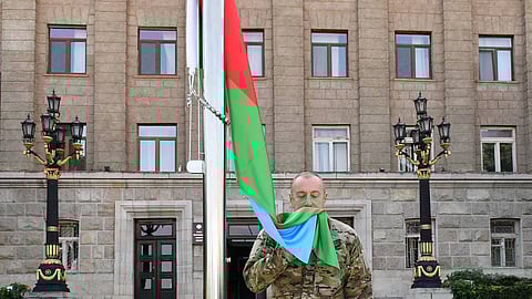 Em 2023, Ilham Iliyev foi à antiga capital do Nagorno-Karabakh içar a bandeira do Azerbaijão, uma "meta sagrada". 