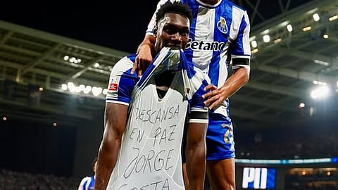 Multiplicam-se as homenagens a Jorge Costa no jogo de estreia do FC Porto no campeonato