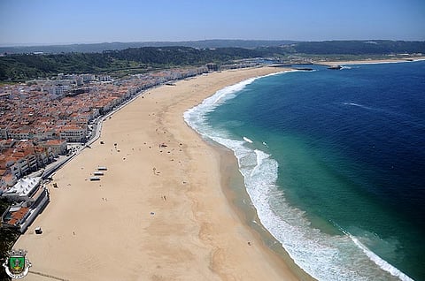 Praia da Nazaré com banhos interditos devido a problemas na conduta de saneamento