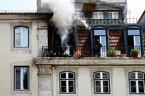 Fotogaleria. Incêndio no Chiado provoca susto e atrai atenções dos turistas