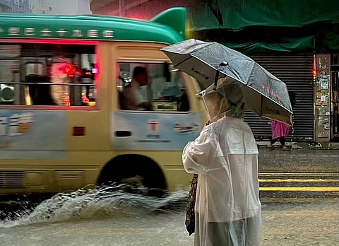 Um desaparecido e pelo menos 100 feridos devido a tempestade na China. Avião danifica motor na aterragem