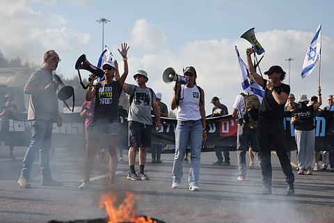"O povo de Israel sairá às ruas unido num só apelo – nas ruas, nas praças, nos cruzamentos, nas redes sociais e em todo o lado: tragam-nos já para casa."