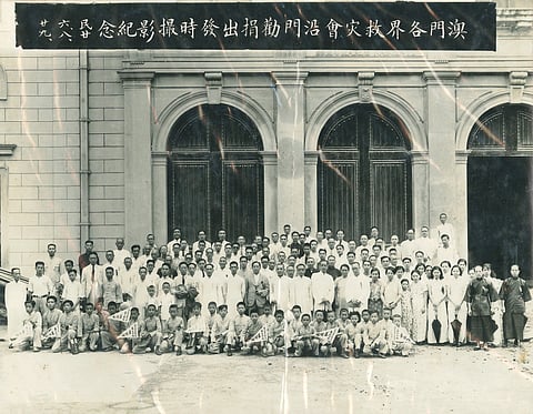 Fotografia de grupo tirada em 1937, antes da campanha de angariação de donativos porta a porta promovida pela Associação de Todos os Círculos de Macau em Socorro às Vítimas.