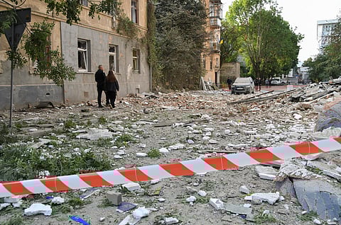 Ataque russo com drones deixou rasto de destruição em Lviv.
