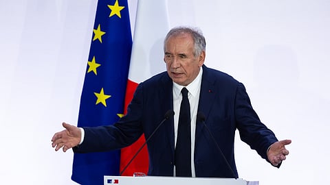 Bayrou prometeu "lutar como um leão" pelo seu governo.