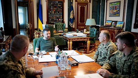 Zelensky discutiu a situação na linha da frente com as chefias militares.