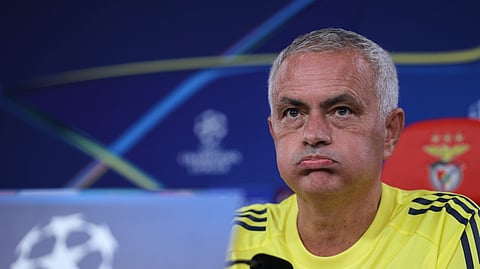 José Mourinho já não é treinador do Fenerbahçe