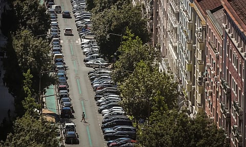Estima-se que mais de 700 mil veículos circulam diariamente em Lisboa, dos quais cerca de 340 mil pertencem a residentes