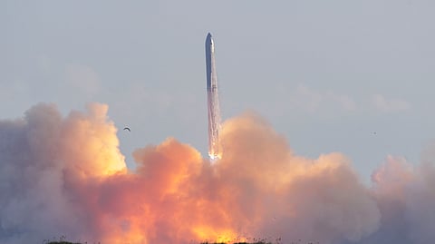 À décima foi de vez. Foguetão de Elon Musk fez o primeiro voo sem explodir (com vídeos)