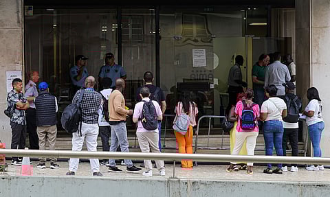 "Estamos cansados de mentiras, fartos de promessas, fartos de taxas e mais taxas e de um sistema que não garante o alistamento de um trabalhador com visto de procura de trabalho". 