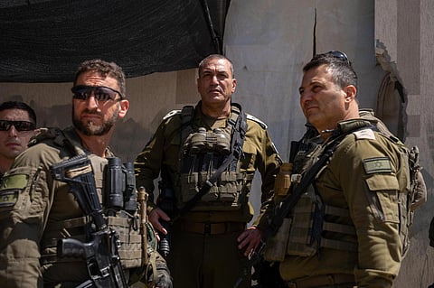 O tenente-general Eyal Zamir (ao centro) fez uma visita à Faixa de Gaza.